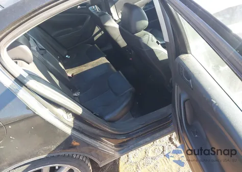 2007 Volkswagen Passat 2.0T/Wolfsburg Edition z USA, uszkodzony, nr VIN WVWAK73C57P085349